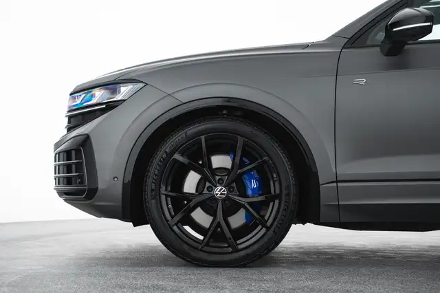 Volkswagen Touareg view 9