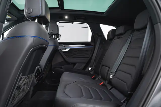 Volkswagen Touareg view 15