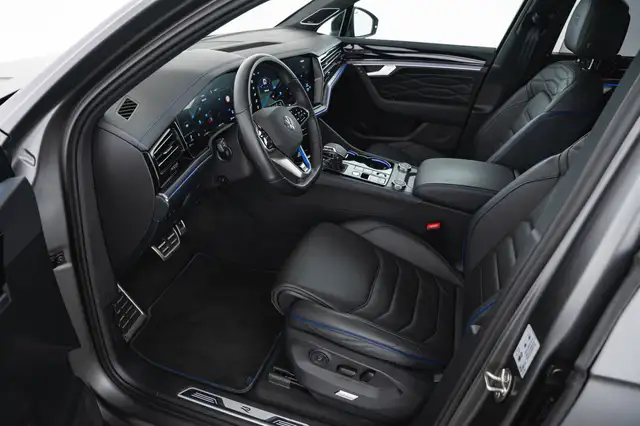 Volkswagen Touareg view 11