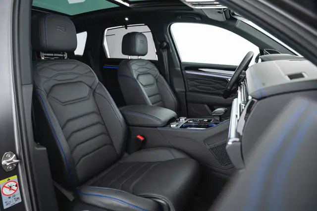 Volkswagen Touareg view 14