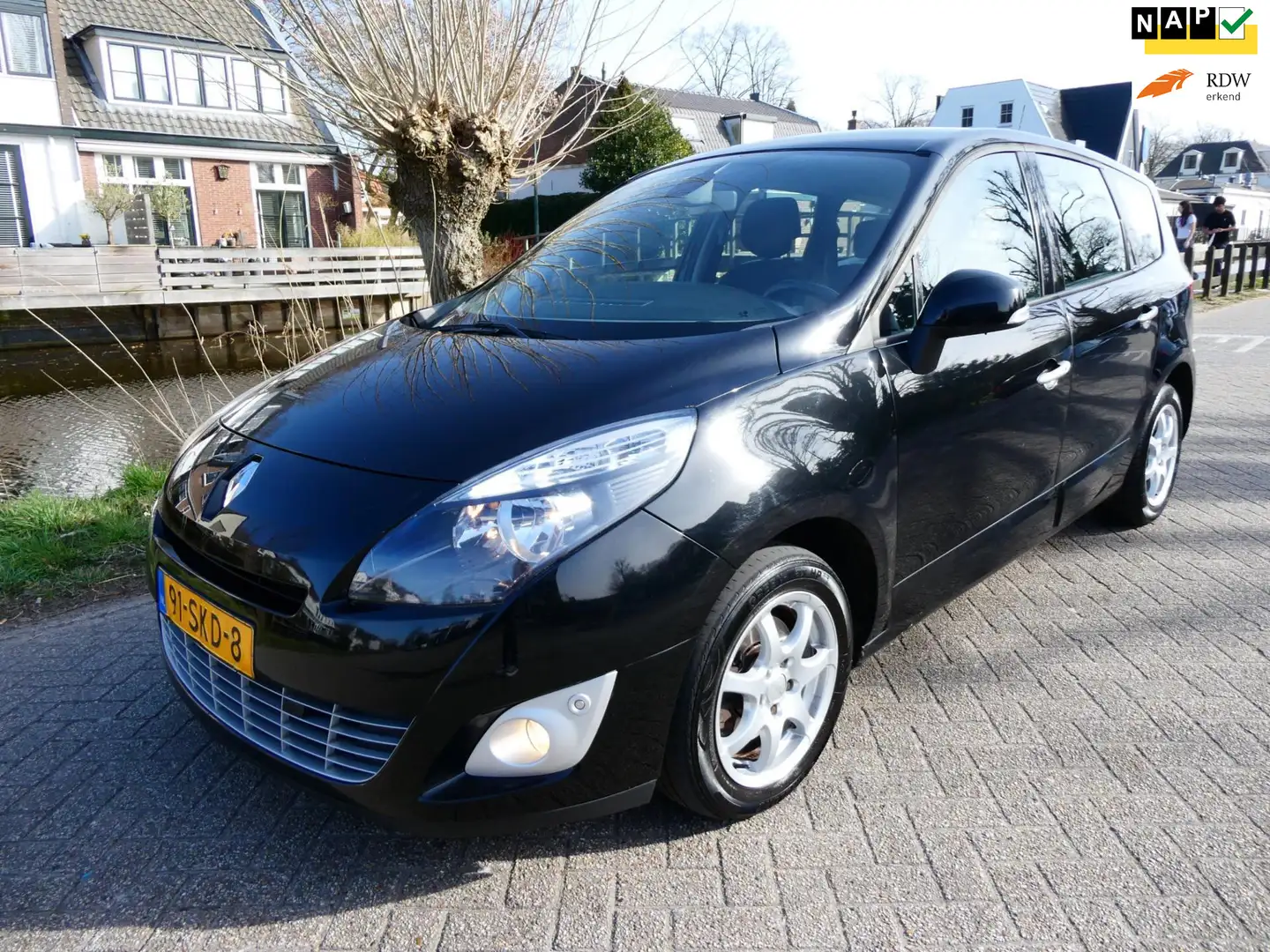 Renault Grand Scenic 1.4 TCe 131pk Dynamique 7-Persoons Navi Clima Zwart - 1