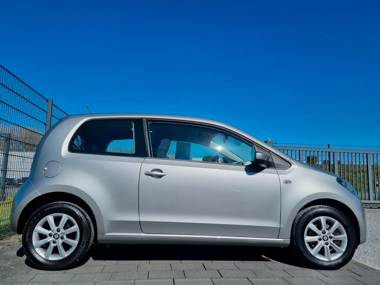 SEAT Mii Chic Einparkhilfe/Tempomat/Klima/LM-Felgen Stříbrná - 1