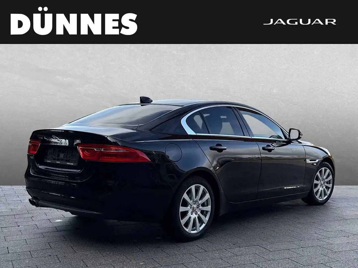 Jaguar XE 20d Pure Noir - 2