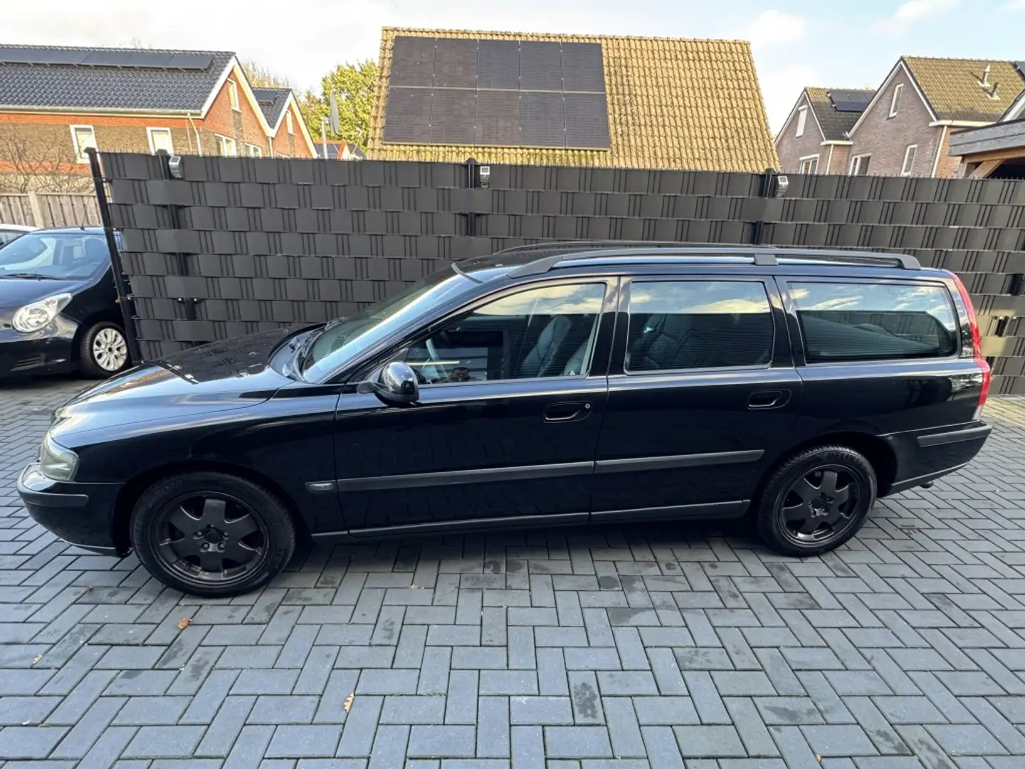 Volvo V70 2.4 Comfort Line| LPG| LEER| CLIMA| CRUISE| TREKHA Zwart - 2