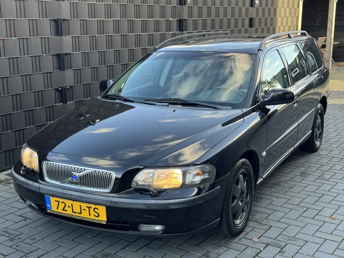 Volvo V70 2.4 Comfort Line| LPG| LEER| CLIMA| CRUISE| TREKHA Zwart - 1