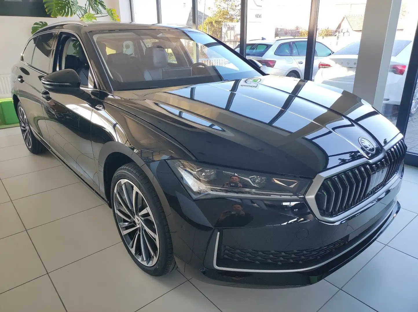Skoda Superb Combi 2.0 TSi 4X4 DSG Laurin&Klement VOLL Noir - 1