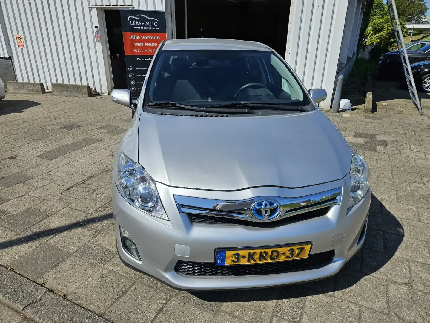 Toyota Auris 1.8 Full Hybrid Dynamic Business Grau - 2