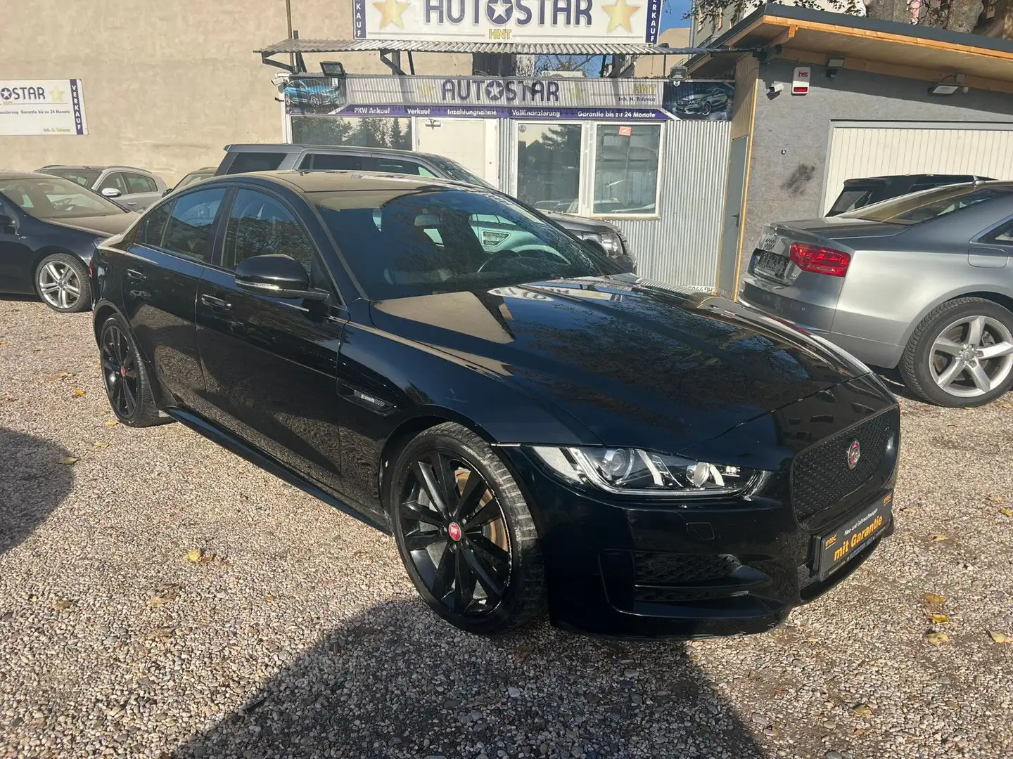 Jaguar XE 20d 180PS R-Sport Automatik*Motorschaden* Schwarz - 1