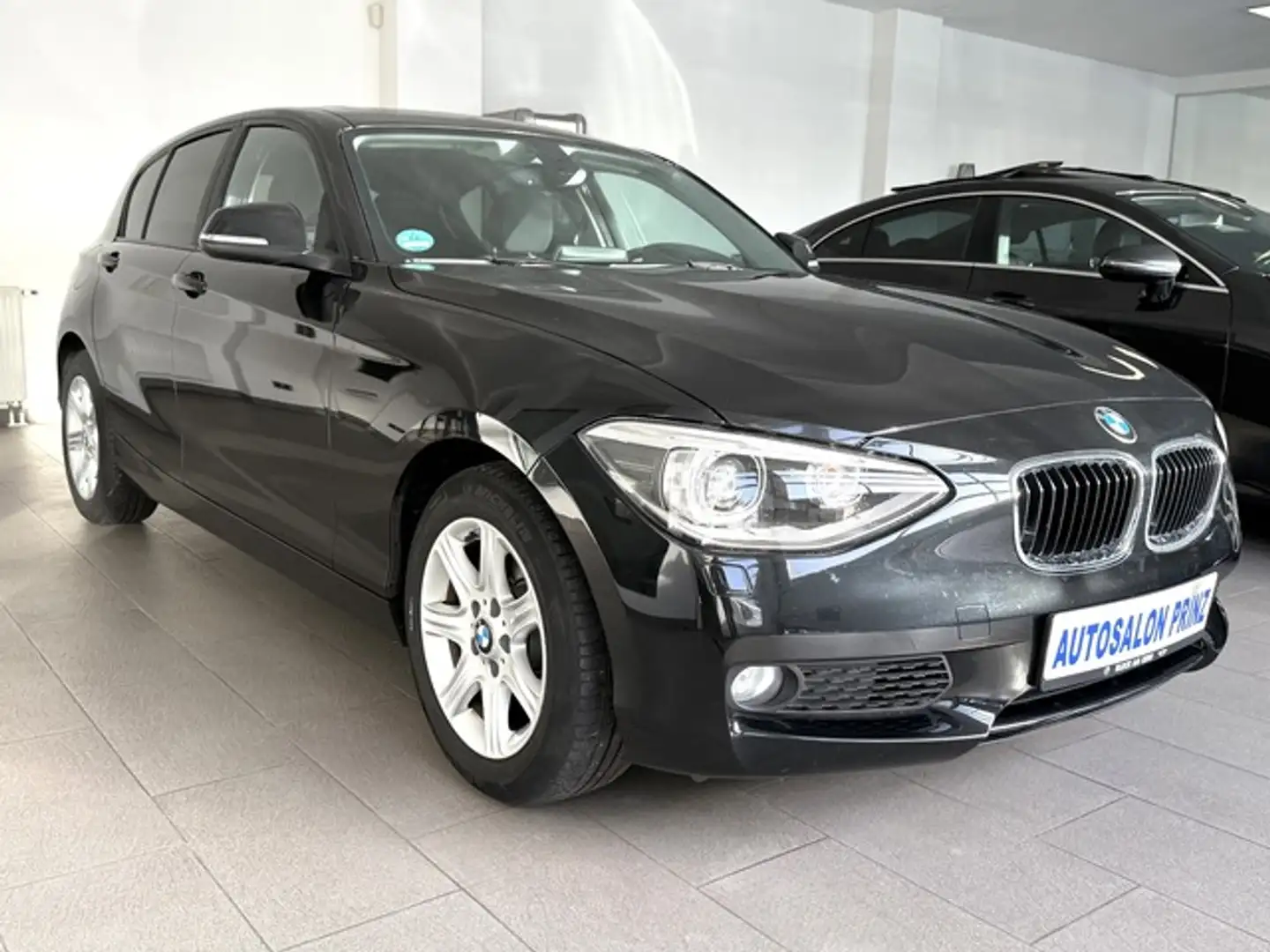 BMW 120 d AUTOM NAVI PDC KLIMAAUT SCHIEBEDACH Schwarz - 1