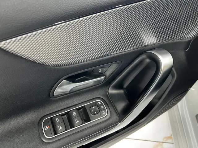 Mercedes-Benz A-Class view 9