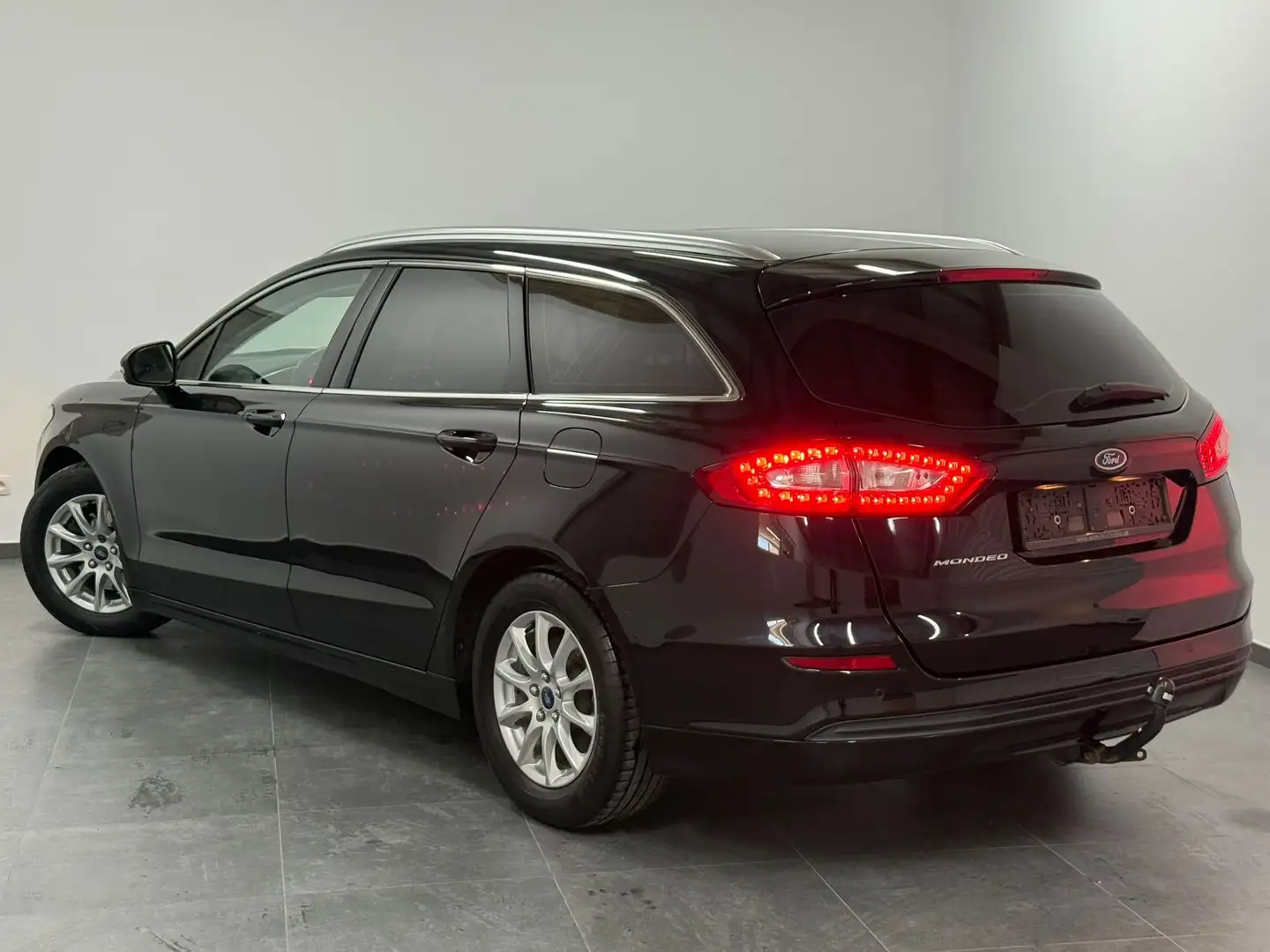 Ford Mondeo 1.6 TDCi - Airco - Navi - Carnet - Euro 5b Zwart - 2