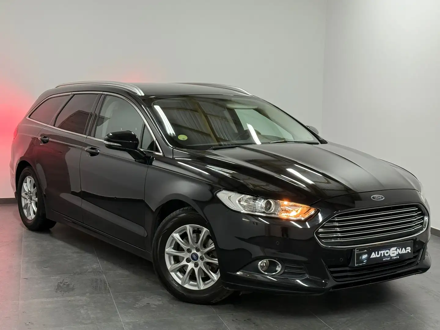 Ford Mondeo 1.6 TDCi - Airco - Navi - Carnet - Euro 5b Zwart - 1