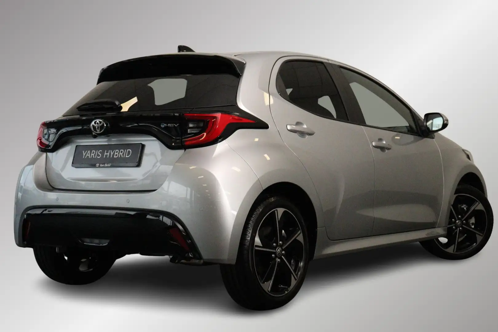 Toyota Yaris 1.5 Hybrid 130 Executive, €2000 inruilpremie, Nieu Zilver - 2