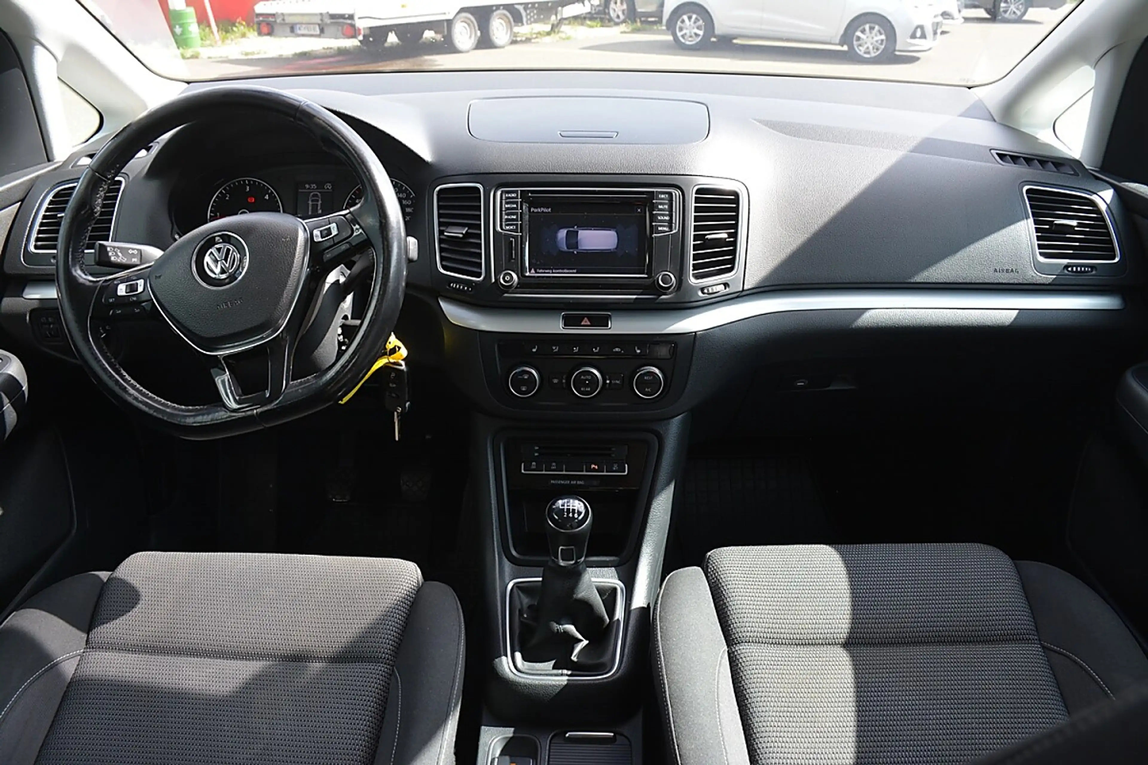 Volkswagen Sharan Business BMT SCR 2,0 TDI 7-SITZER TEMP PDC SH — photo 10