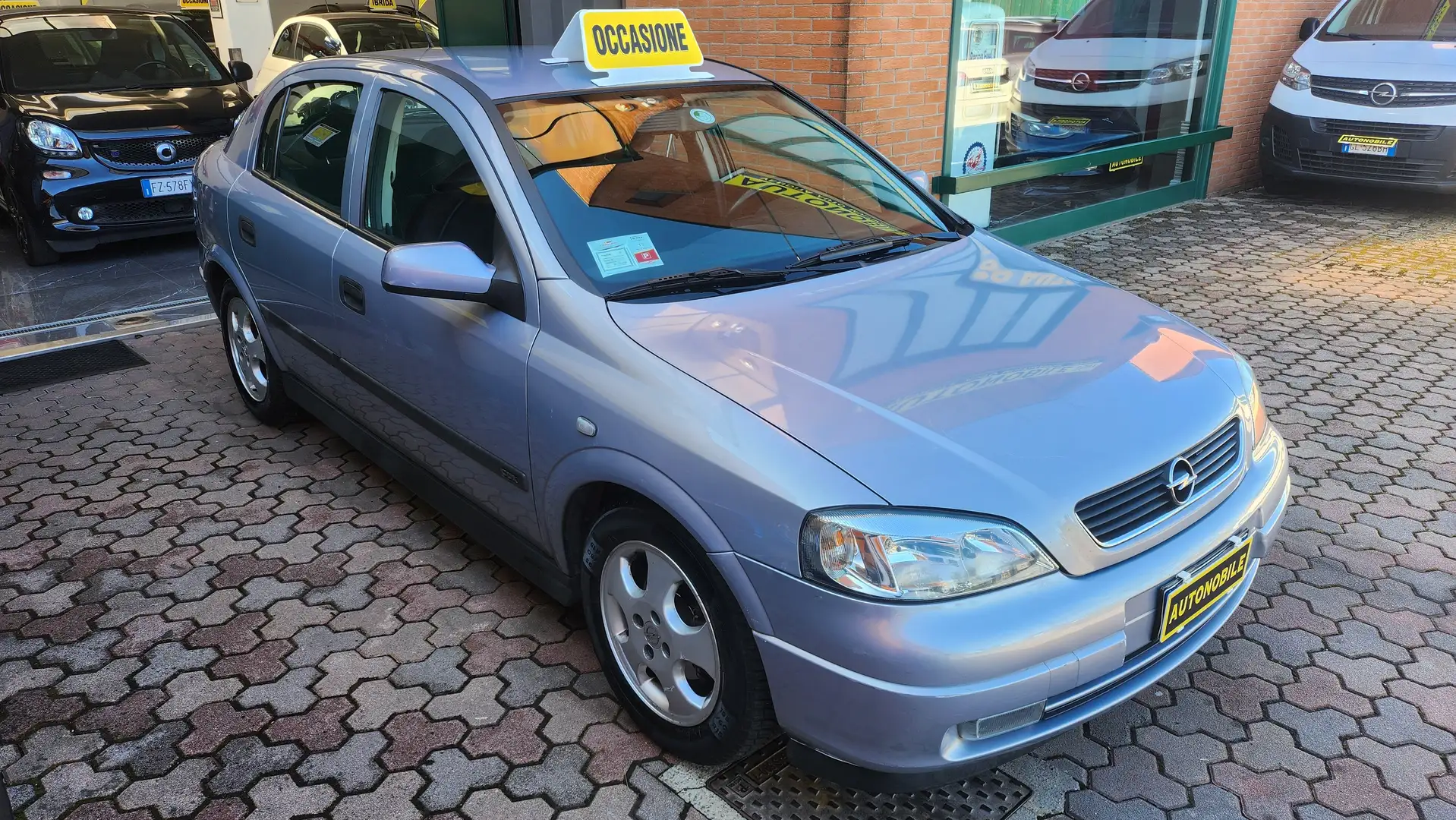 Opel Astra Astra II 1998 5p 1.6i 16v Club Grijs - 2