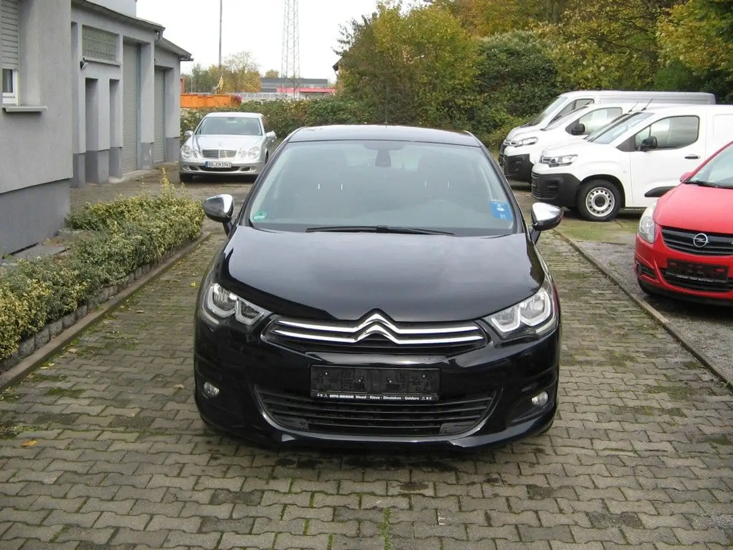 Citroen C4 BlueHDi 100 SELECTION Schwarz - 2