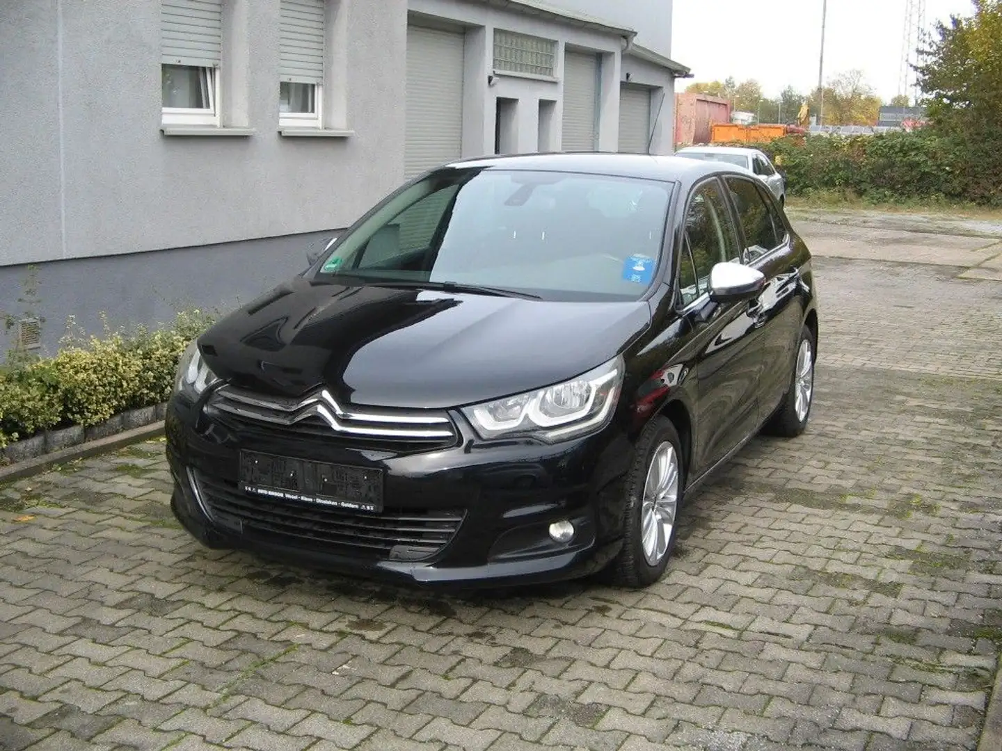 Citroen C4 BlueHDi 100 SELECTION Schwarz - 1
