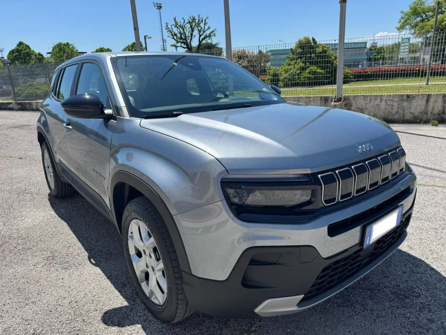 Jeep Avenger 1.2 Turbo 100cv Portellone Elettrico R.Lega 17" Grigio - 1
