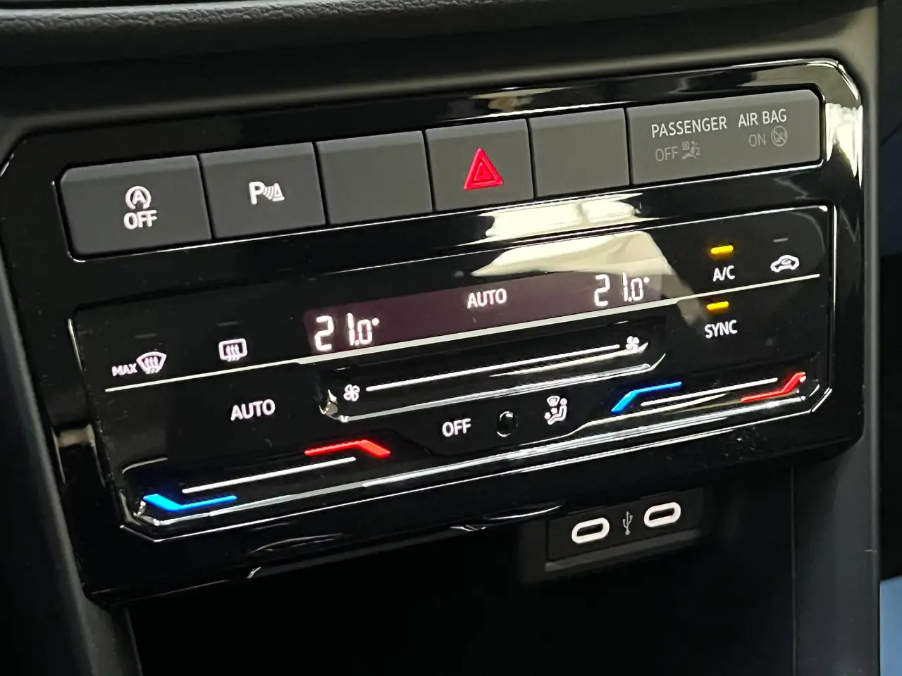 Volkswagen T-Cross 1.0 TSI Life OPF DSG / PDC + Camera / Navigatie / Apple CarPlay, миниатюра 27