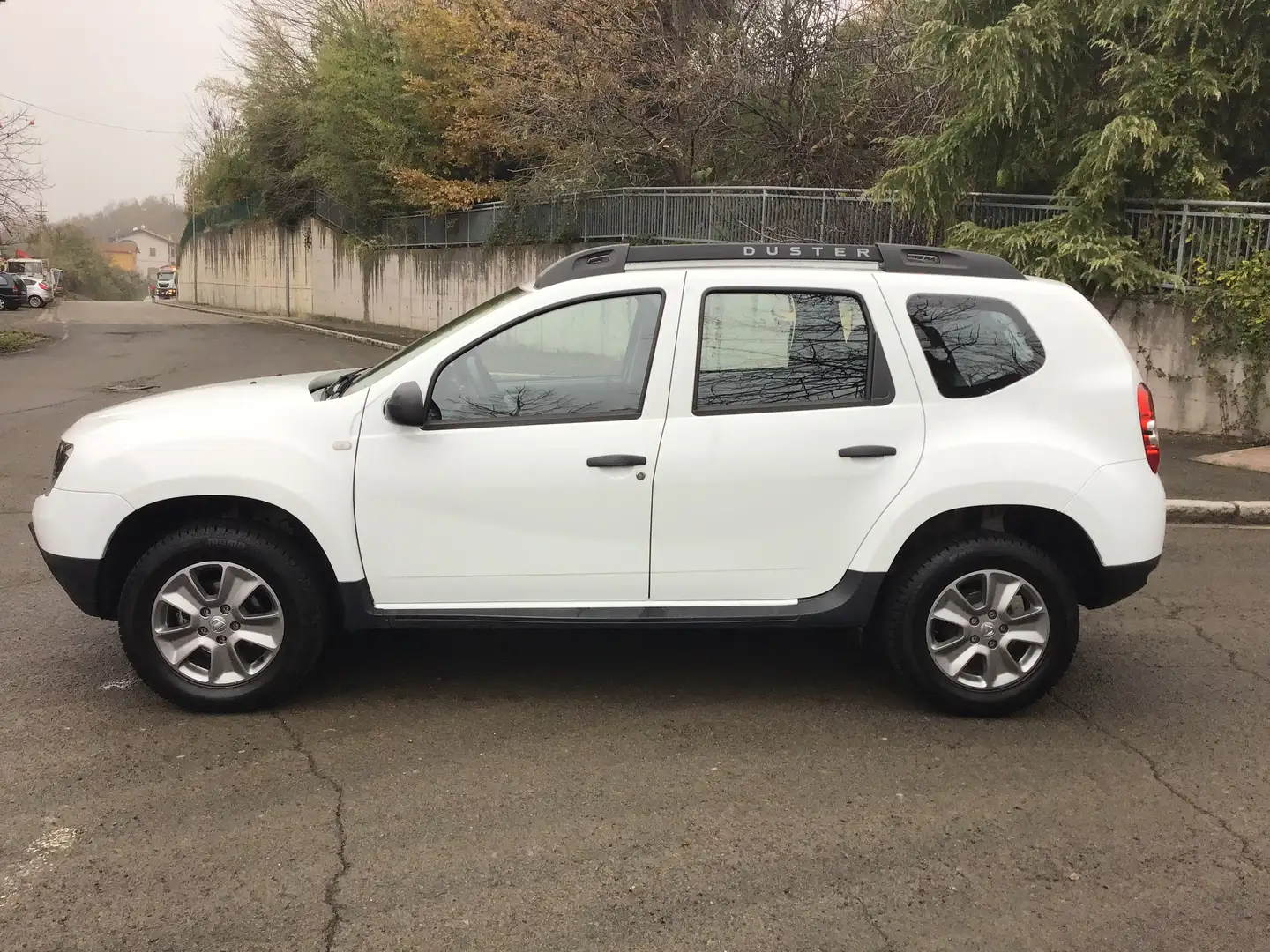 Dacia Duster 1.6 Laureate Gpl 4x2 s&s 115cv 56000 KM Bianco - 1