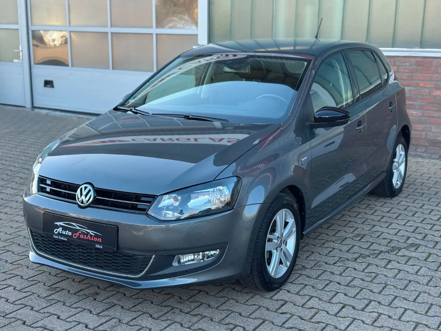 Volkswagen Polo V 1,2 TSI Automatik Match Sitzheizung Gris - 1