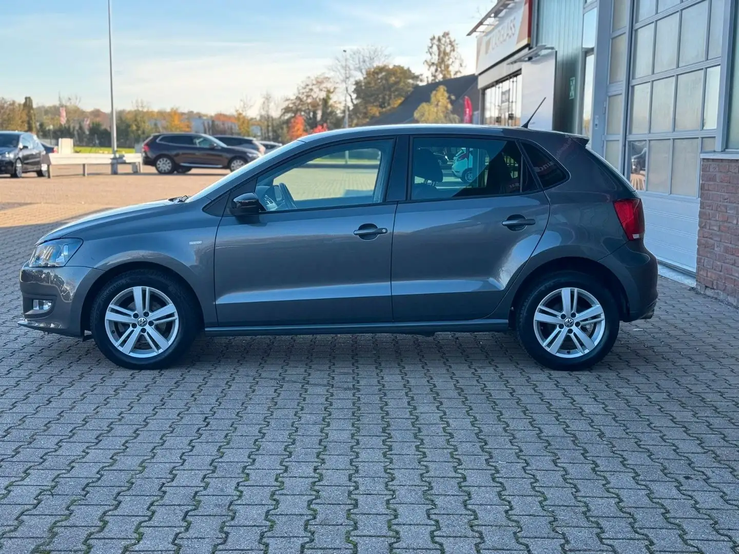 Volkswagen Polo V 1,2 TSI Automatik Match Sitzheizung Gris - 2