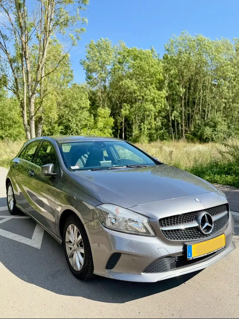 Mercedes-Benz A 180 A 180 Gris - 1