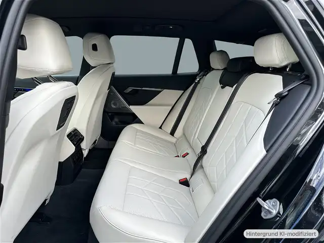 BMW 5 Series view 11
