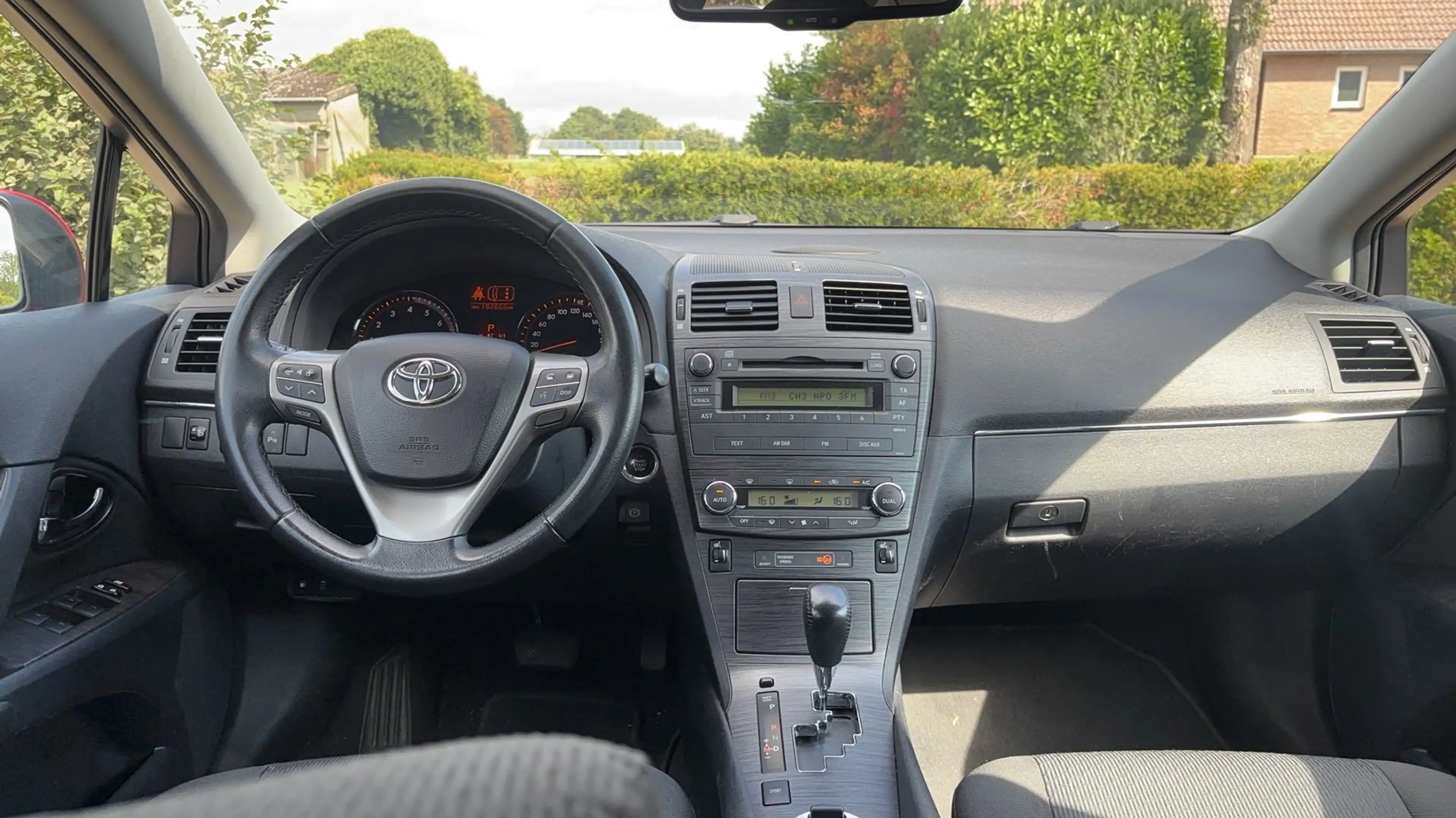Toyota Avensis Wagon 1.8 VVTi Automaat 2e eig. Clima PDC Trekhaak — photo 4