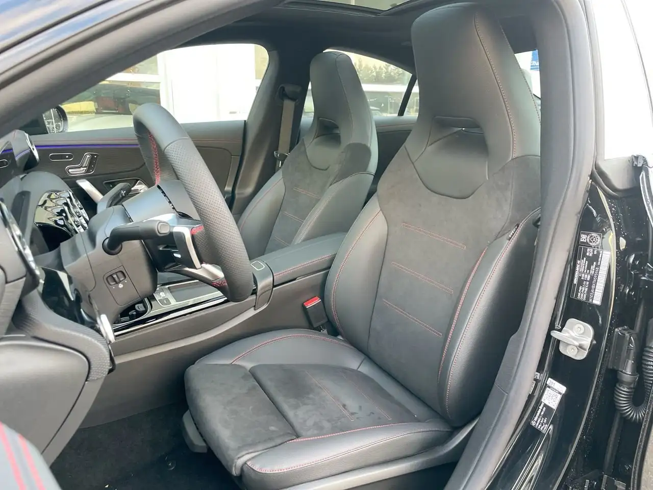 Mercedes-Benz CLA снимка Mercedes-Benz CLA