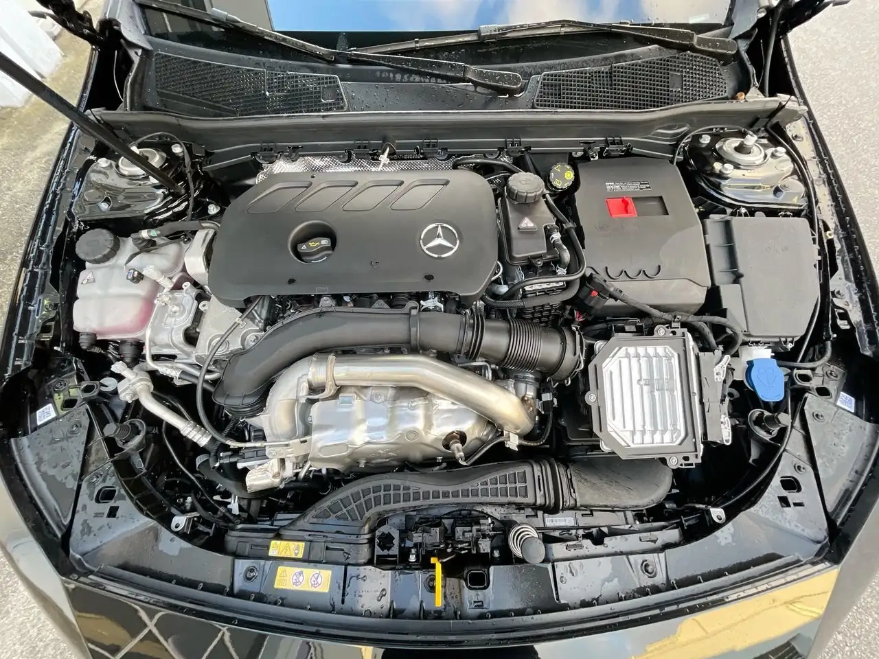 Mercedes-Benz CLA снимка Mercedes-Benz CLA
