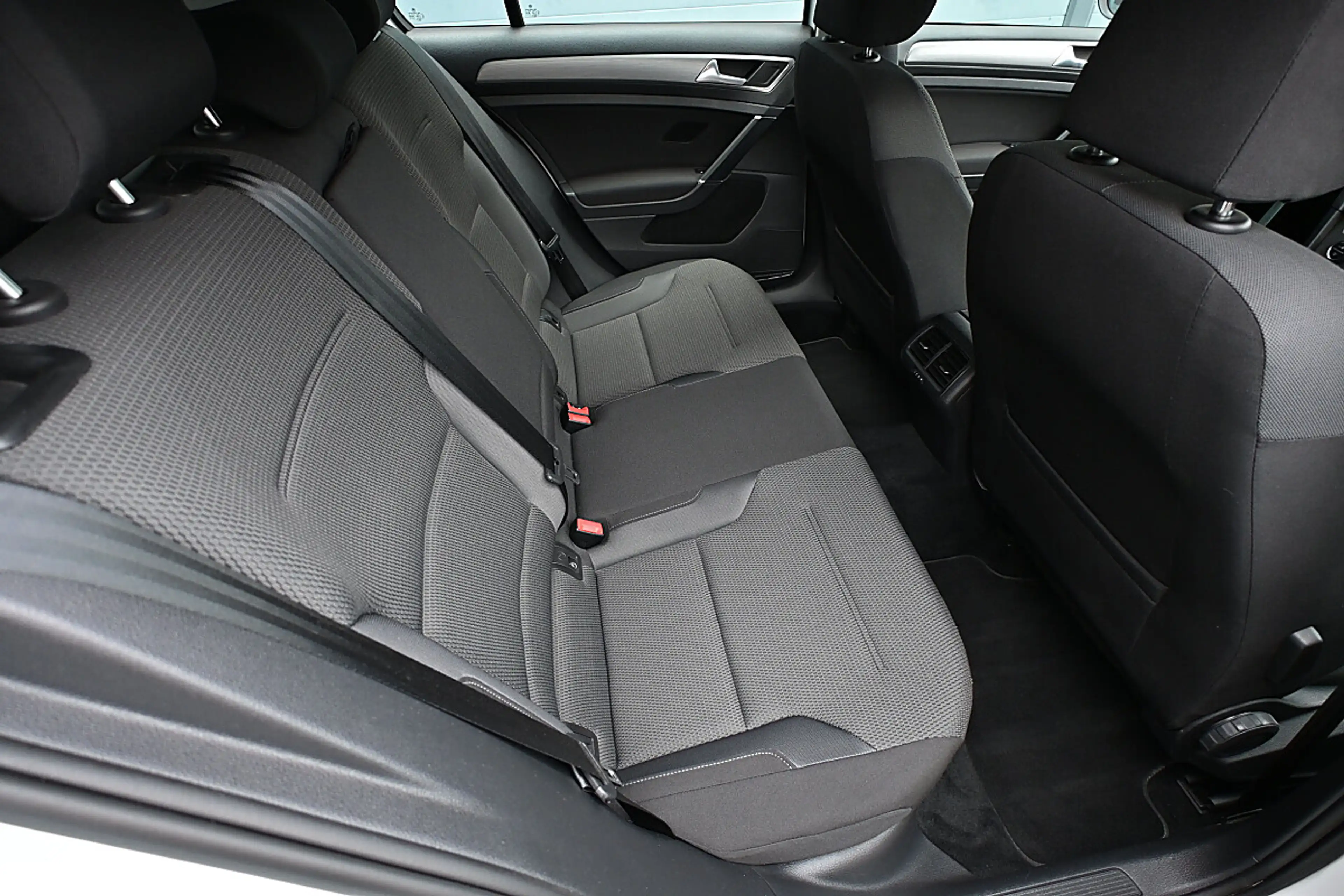 Volkswagen Golf R abbit 1,6 BMT TDI AHK schwenkbar, Climatronic, ... — photo 8