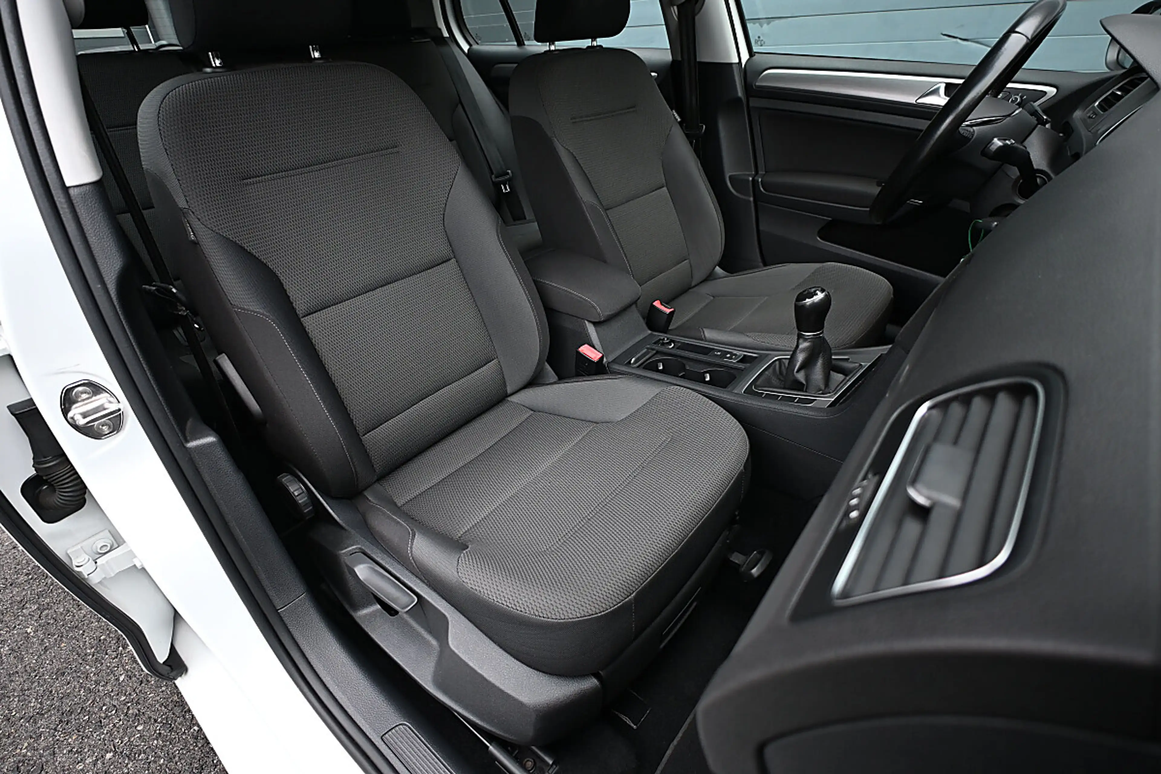 Volkswagen Golf R abbit 1,6 BMT TDI AHK schwenkbar, Climatronic, ... — photo 7
