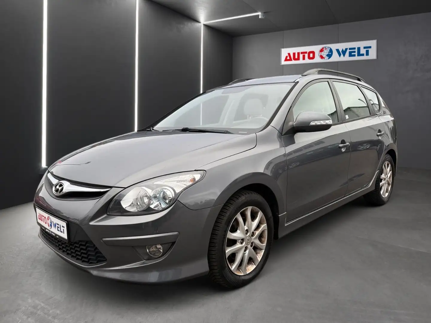 Hyundai i30 Kombi 1.6 CRDi Teilleder Tempomat SHZ Grau - 1