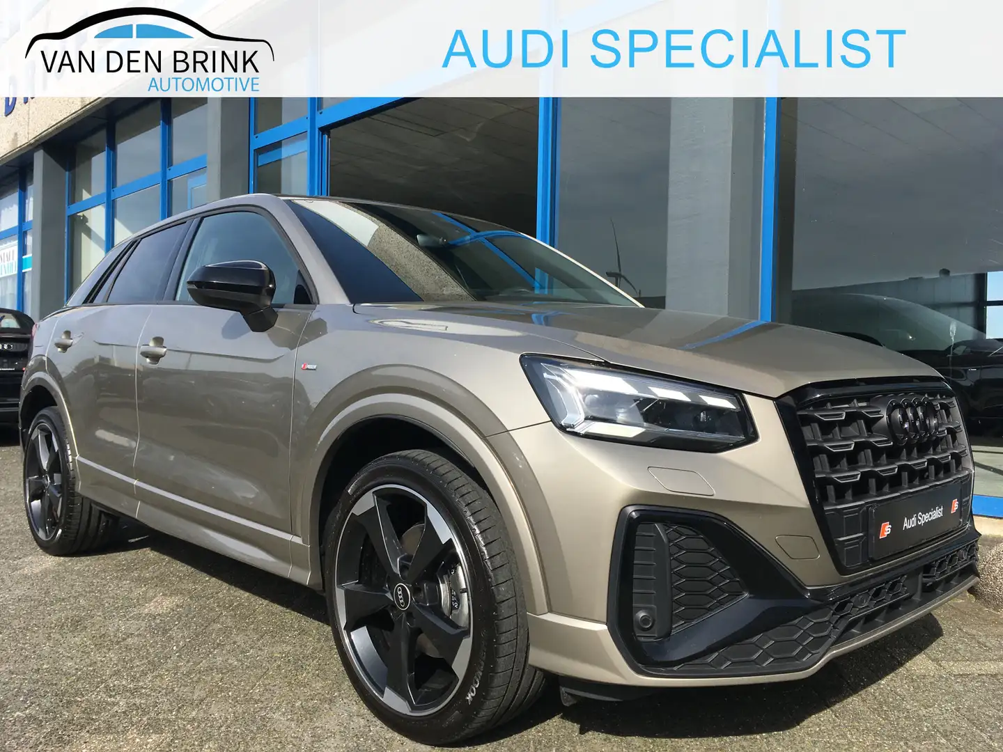 Audi Q2 35 TFSI S-line Black Audi Exclusive Beige - 1