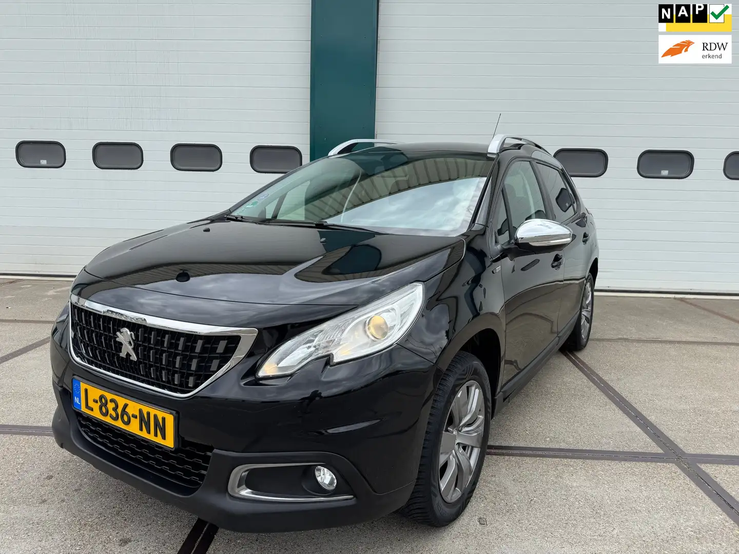 Peugeot 2008 1.2 PureTech Allure Origin. 130.000Km ! Schwarz - 1