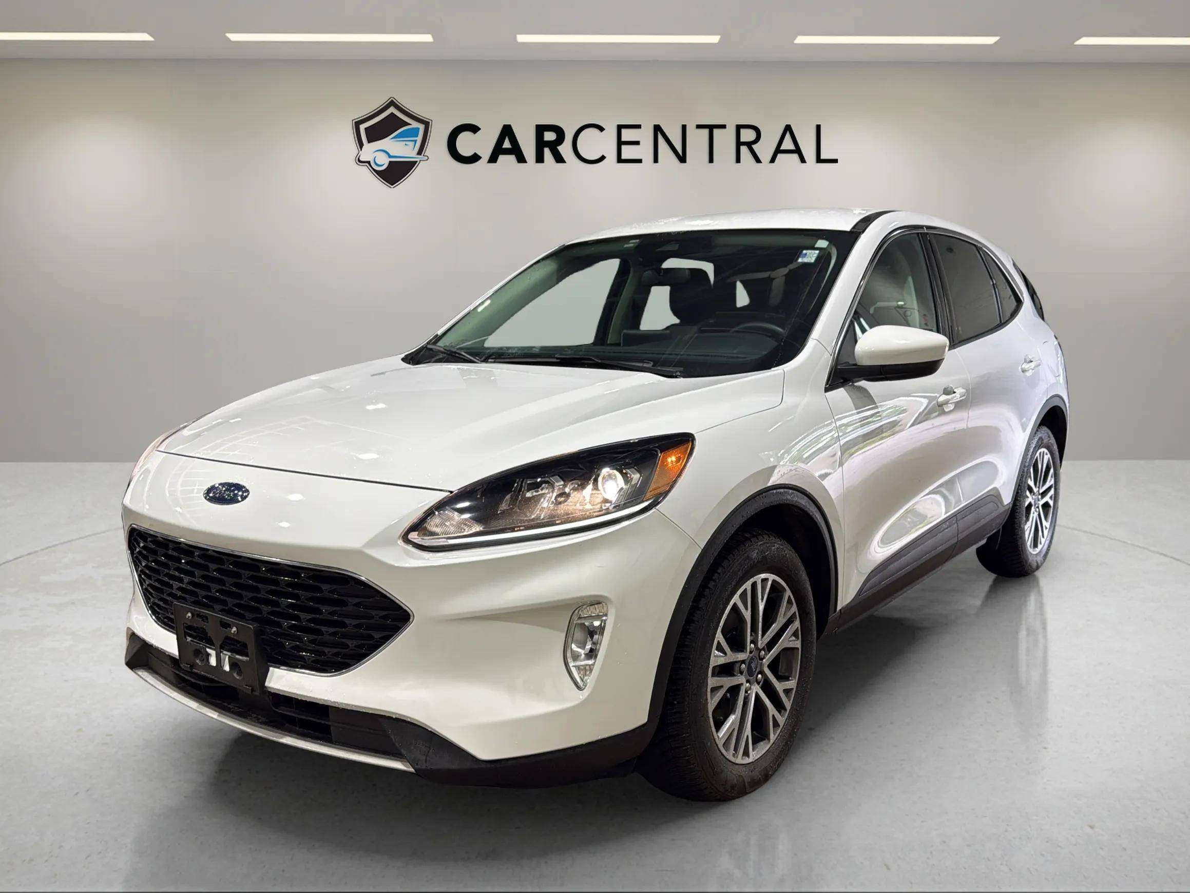 Oxford White 2022 Ford Escape Hybrid SUV / Crossover All-Wheel Drive Continuously Variable Transmission