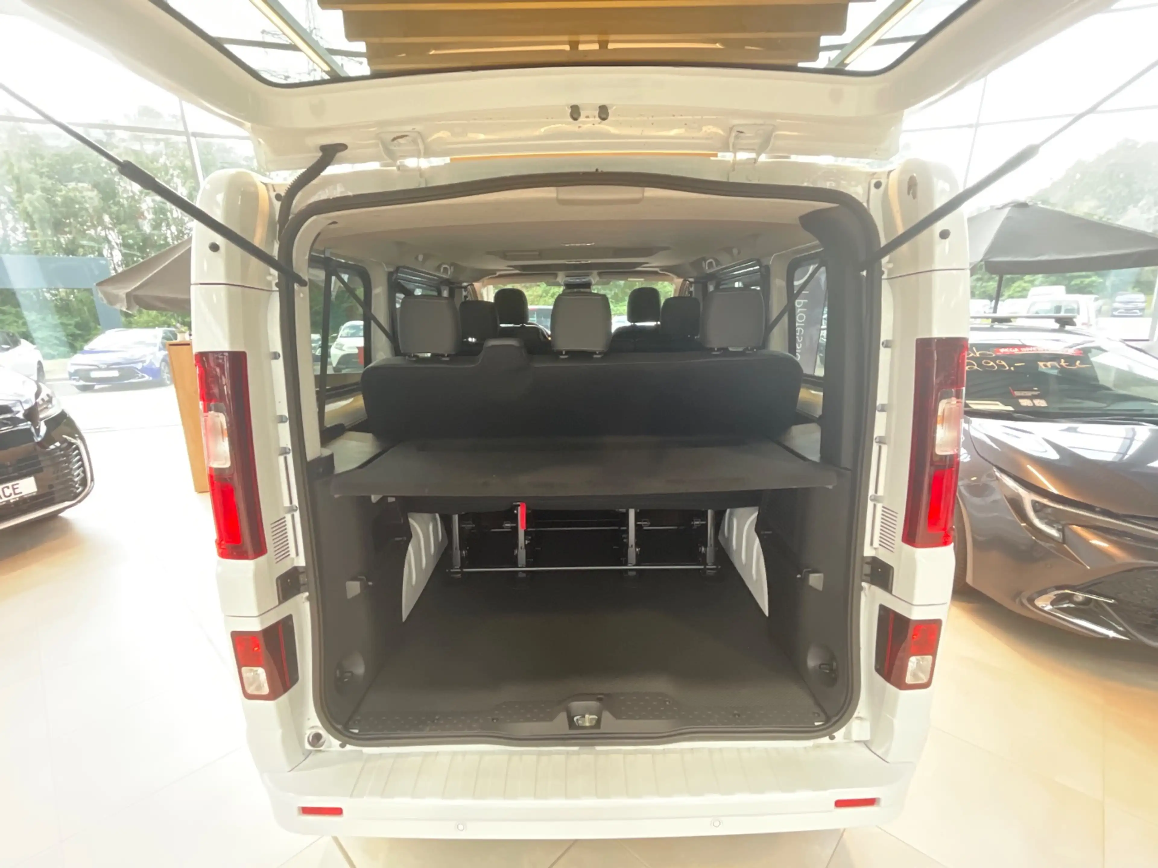 Nissan Primastar Kombi dCI 170 L1H1 2.8t Tekna ACC+LED — photo 10