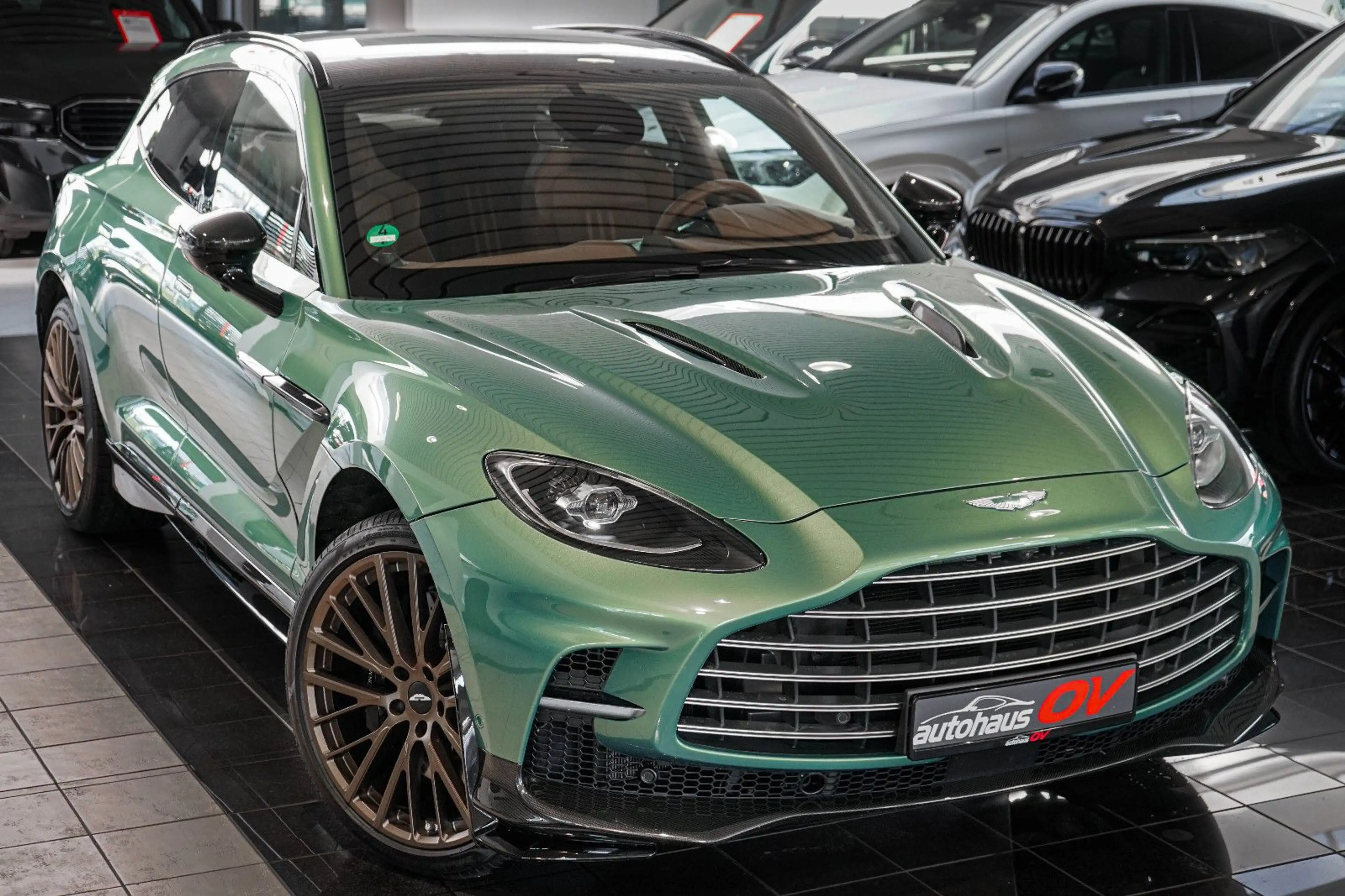 Aston Martin DBX 707 * Carbonpaket * Copper Bronze * Monotone — photo 14