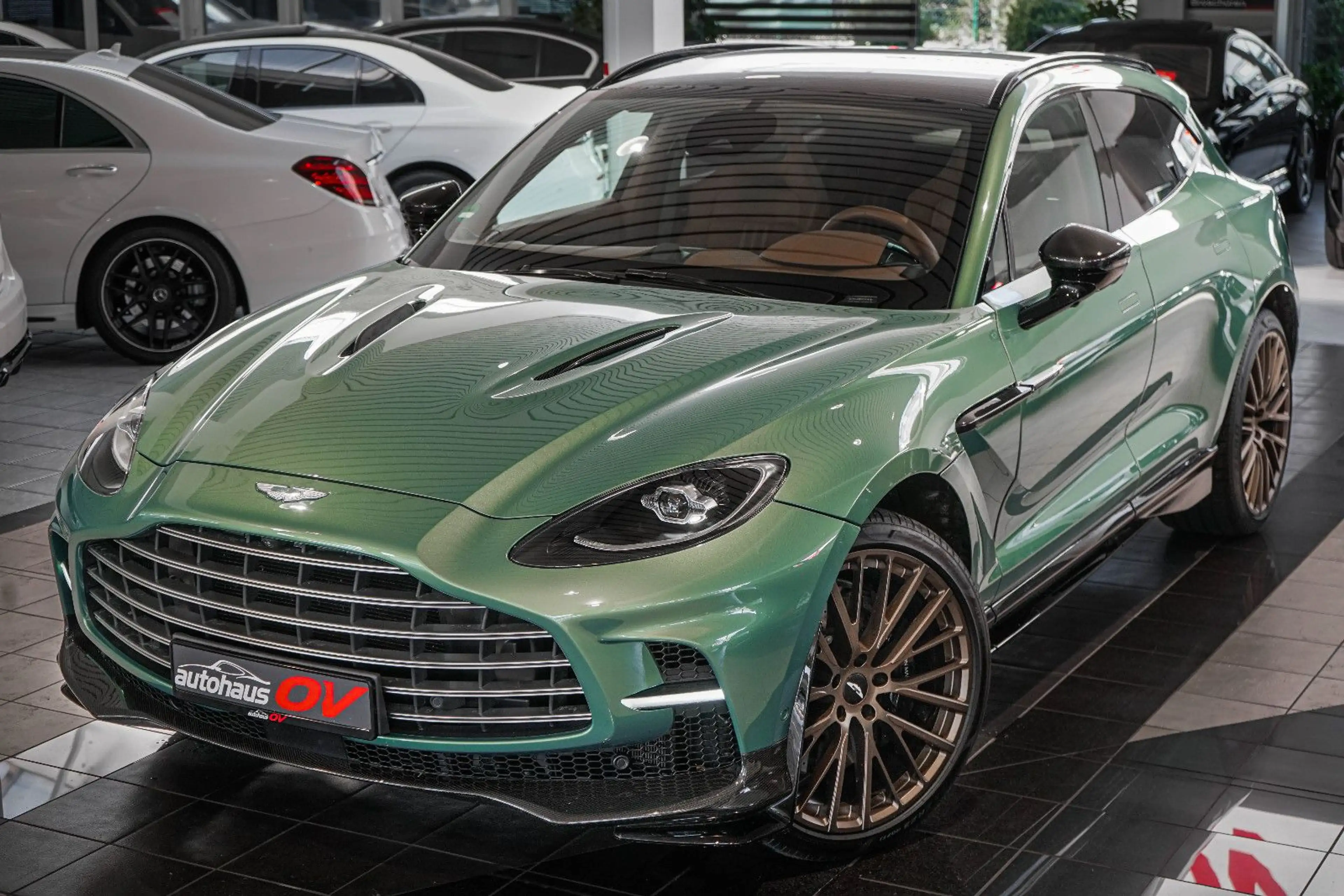 Aston Martin DBX 707 * Carbonpaket * Copper Bronze * Monotone — photo 15
