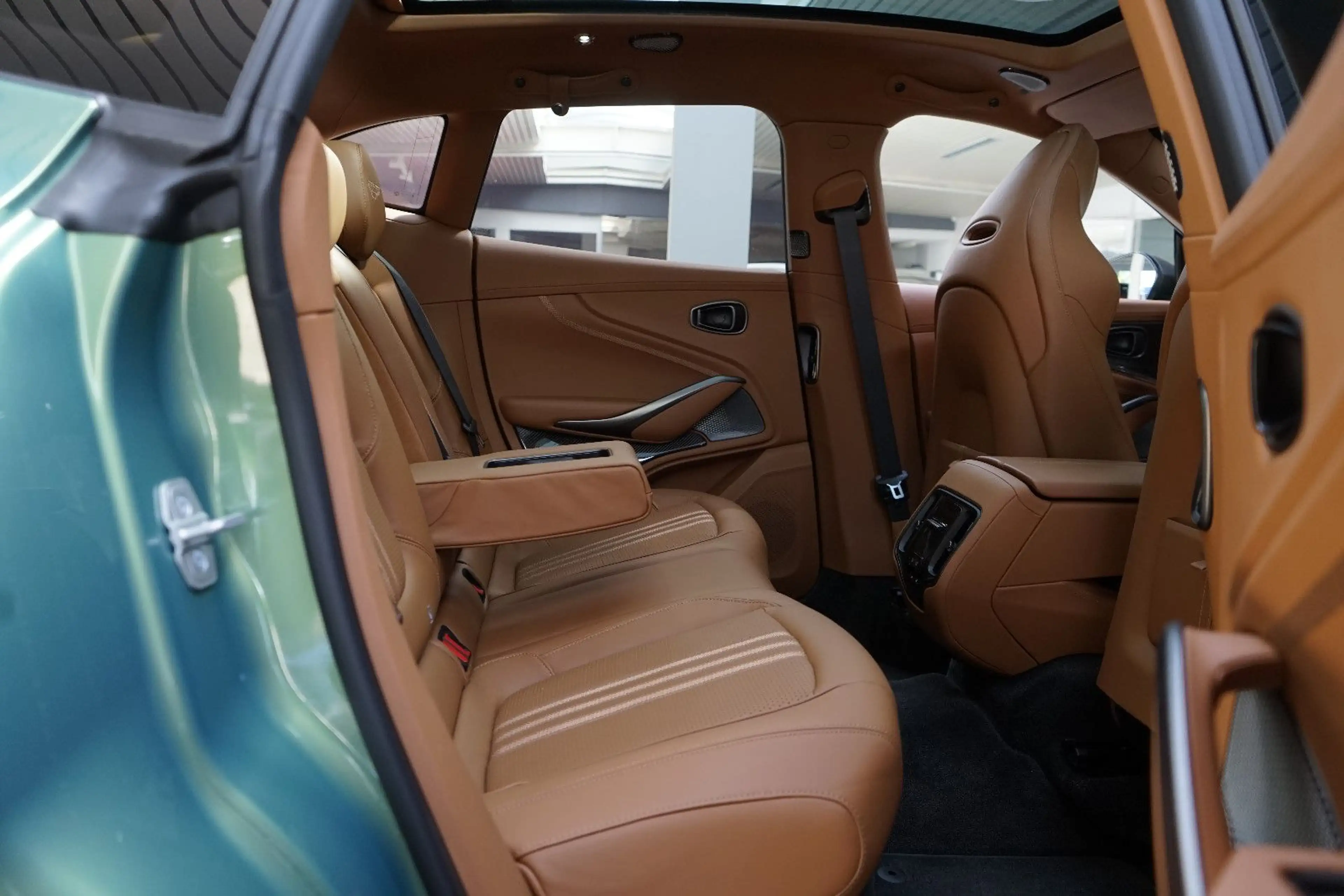 Aston Martin DBX 707 * Carbonpaket * Copper Bronze * Monotone — photo 7