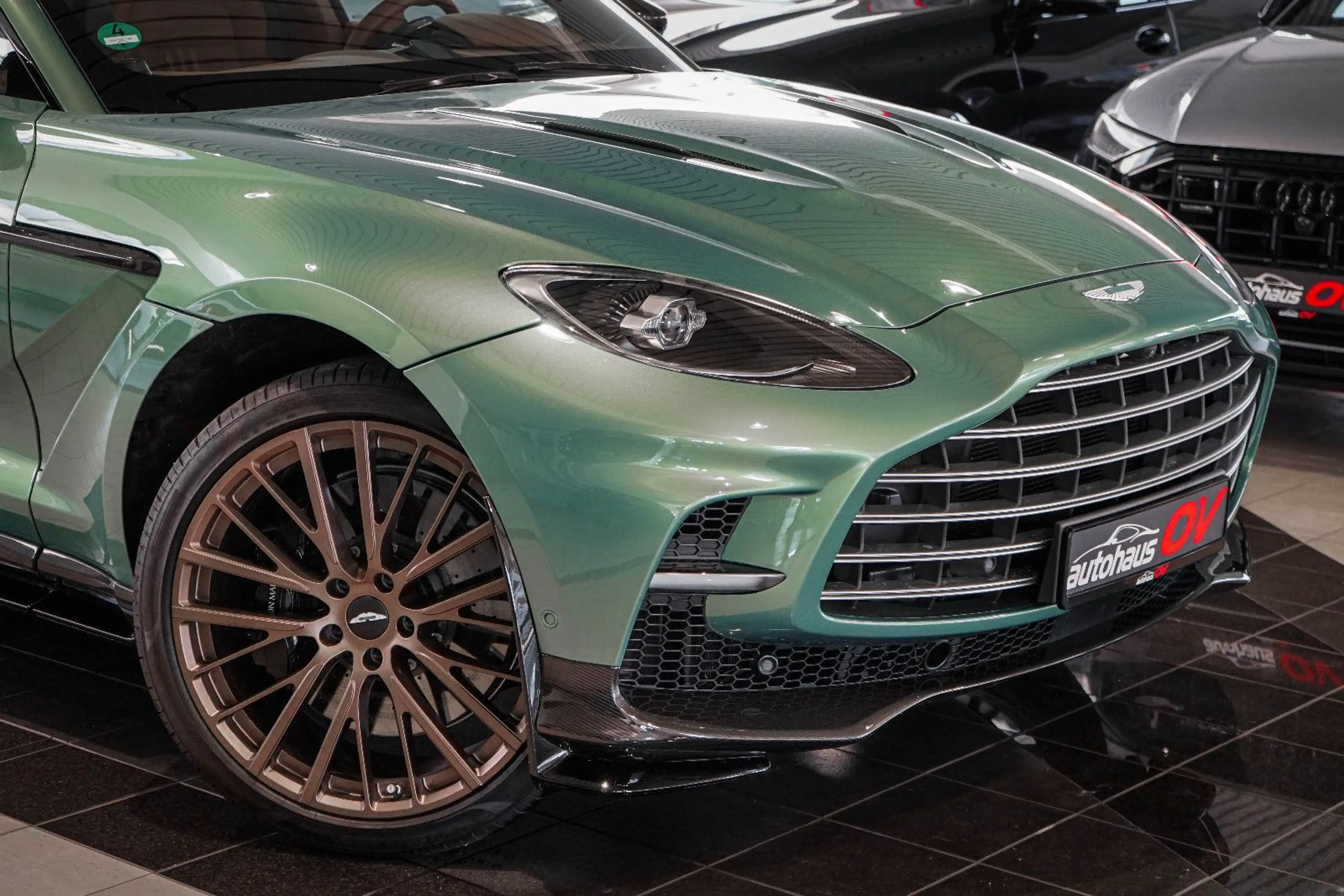 Aston Martin DBX 707 * Carbonpaket * Copper Bronze * Monotone — photo 10
