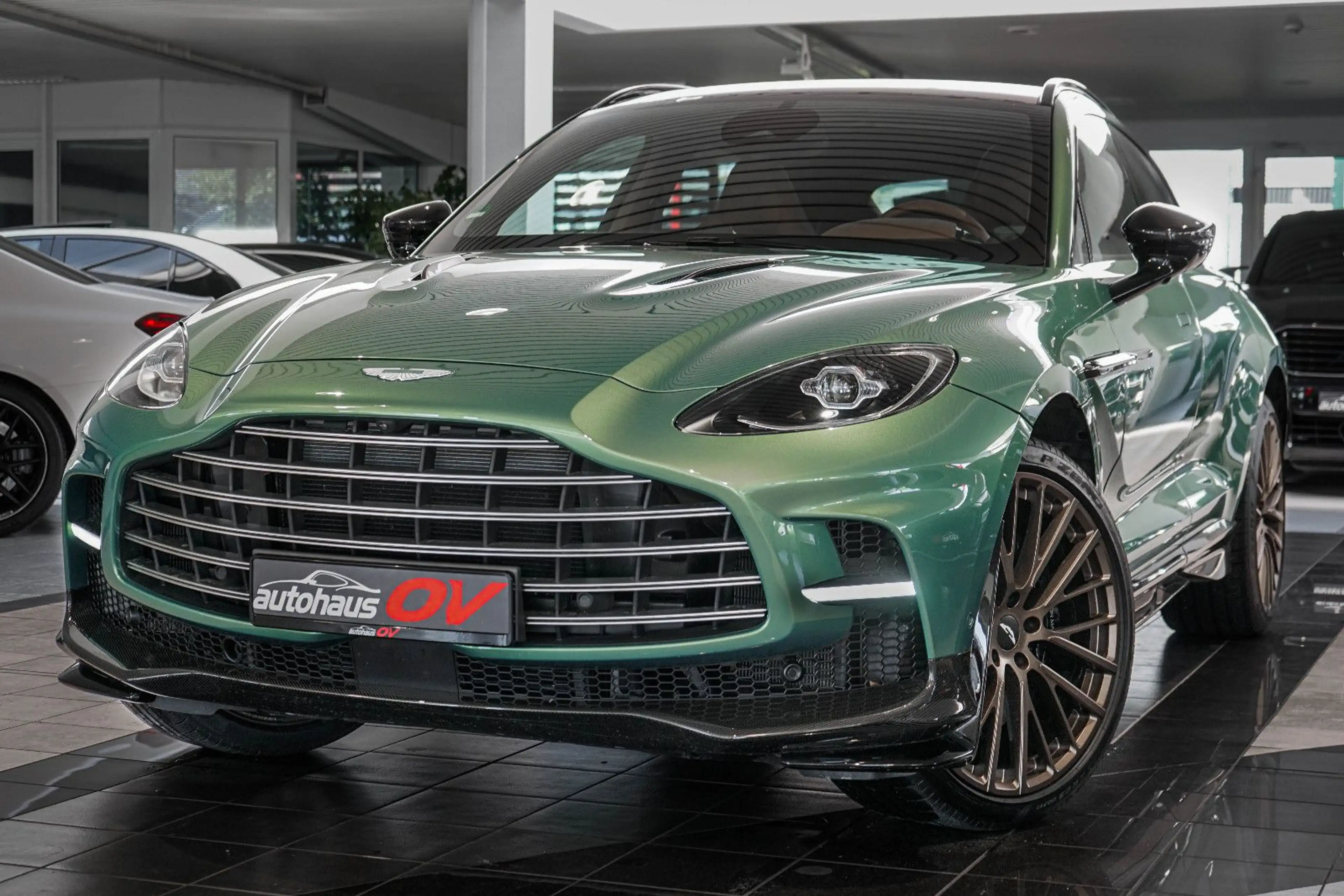 Aston Martin DBX 707 * Carbonpaket * Copper Bronze * Monotone — photo 5