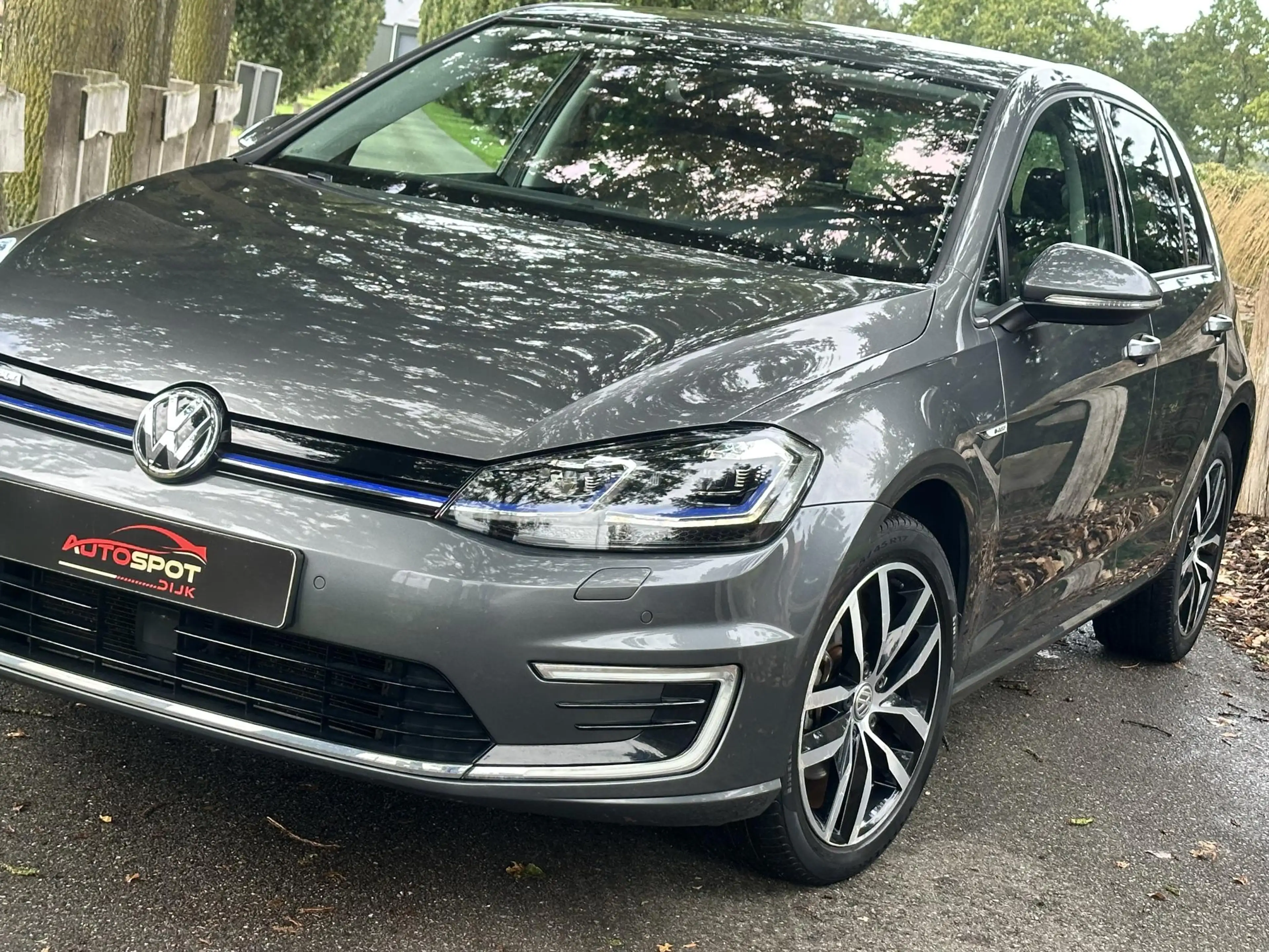 Volkswagen e-Golf E-DITION — photo 2
