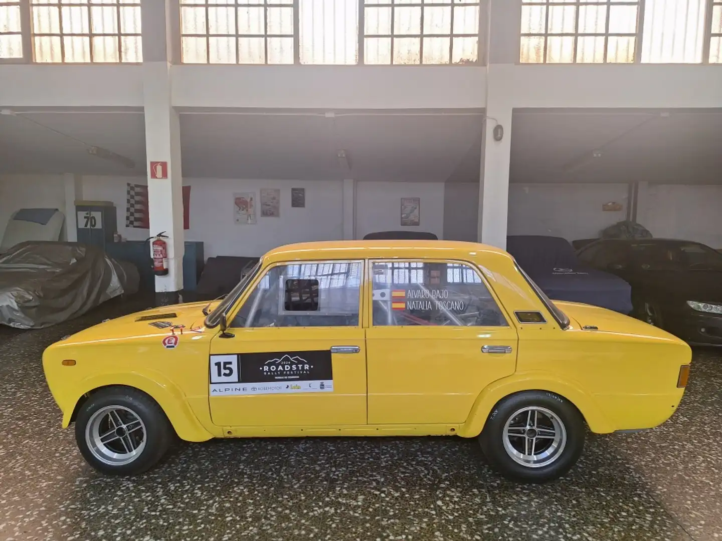 SEAT SEAT 124 Deportivo  Manual de 4 Puertas Amarillo - 2