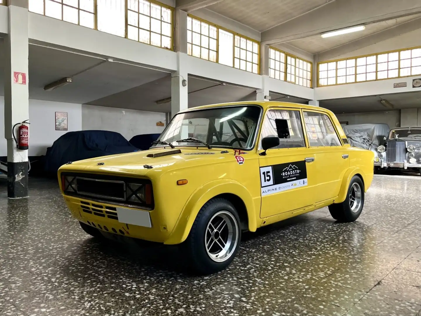 SEAT SEAT 124 Deportivo  Manual de 4 Puertas Amarillo - 1