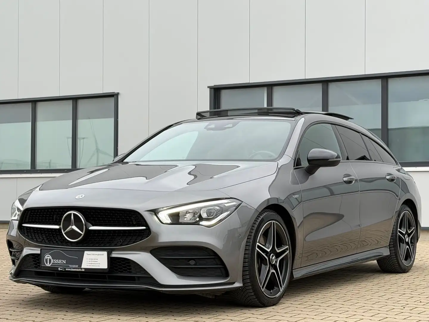 Mercedes-Benz CLA 200 SB Edition AMG Night Cam Pano MBUX SHZ Gris - 1