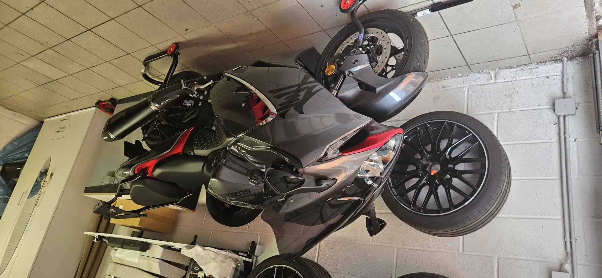 Suzuki Hayabusa Grijs - 1