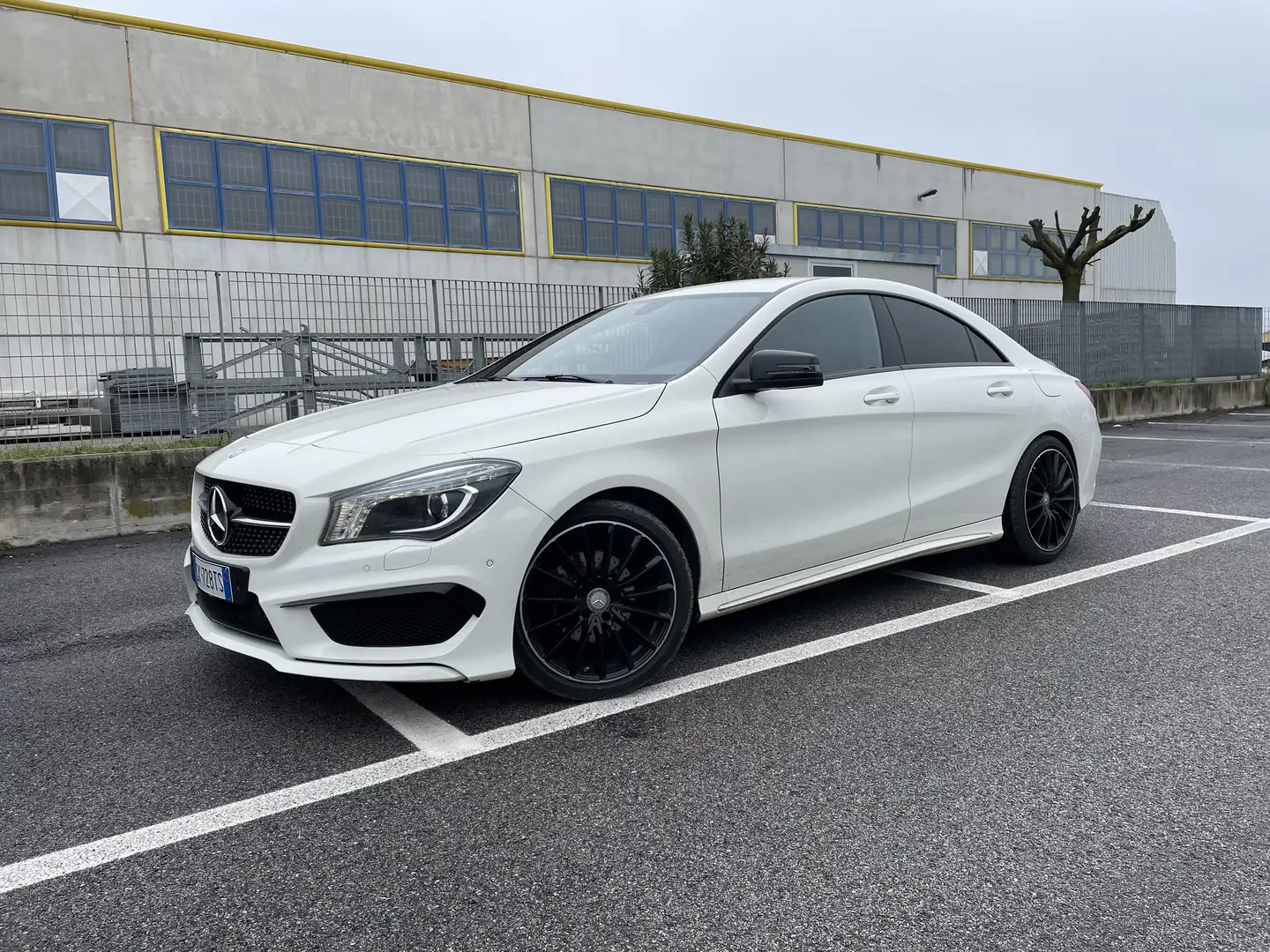Mercedes-Benz CLA 200 allestimento amg - 1