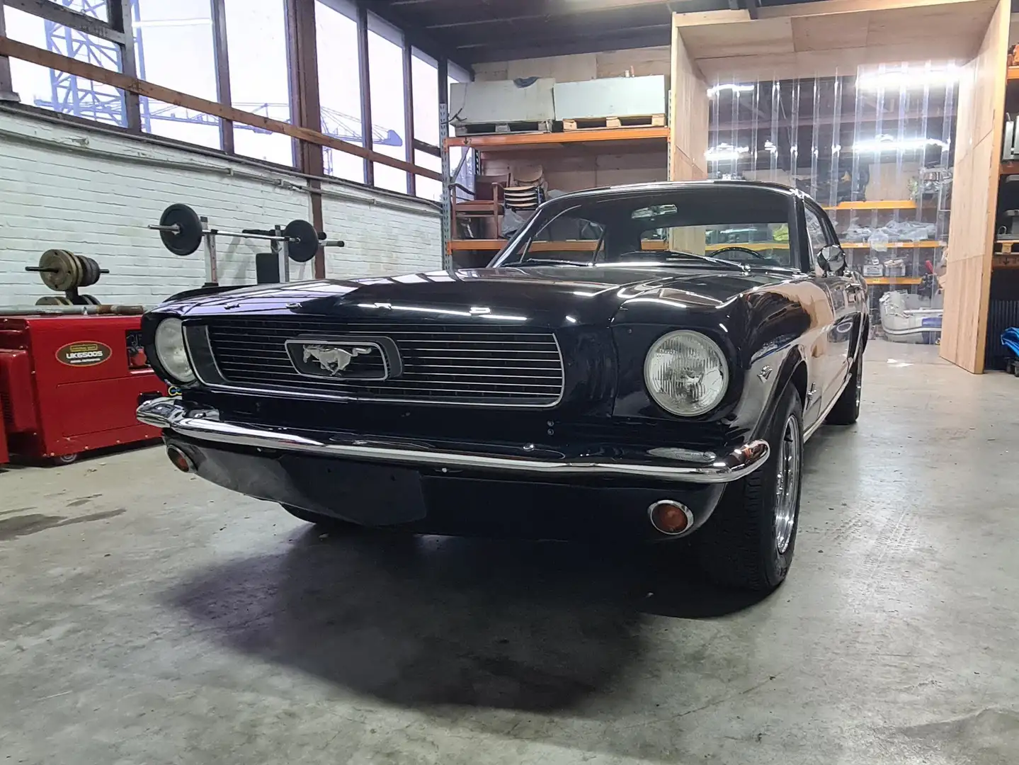Ford Mustang Coupe Zwart - 1